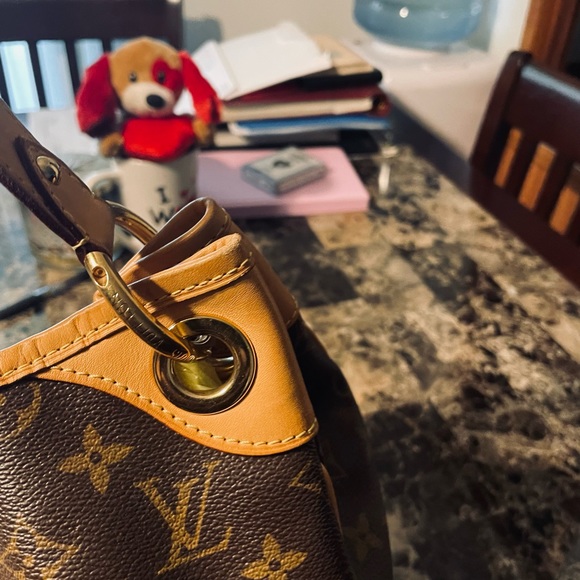 Used Authentic LV Galleria PM, classic monogram, pictures shown - Picture 8 of 16